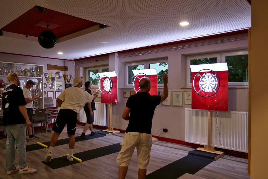 Drei Scheiben gibt es in Sporthaus des TuS Bexterhagen. Foto: Thomas Dohna