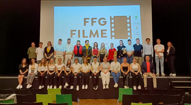 Der Literturkurs des Jahrgangs 12 der FFG präsentierte selbstgedrehte Kurzfilme und ließ das Publikum einen Filmpreis vergeben. Foto: Privat