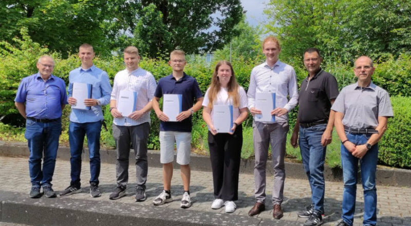 Martin Heringlake, Phoenix Contact GmbH & Co. KG, Vorsitz Werkzeugmechaniker Formentechnik, Fabian Günnewich, Phoenix Contact GmbH & Co. KG, Stefan Reimer, Weidmüller Interface GmbH, Nils Laghusemann, Sollich KG, Merle Leinecke, KEB Automation KG, Malte Senge, Gebr. Brasseler GmbH & Co. KG, Norbert Wrede, Phoenix Contact GmbH & Co. KG und Frank Schäl, Vorsitzende Industriemechaniker Maschinen- und Anlagenbau und Produktionstechnik