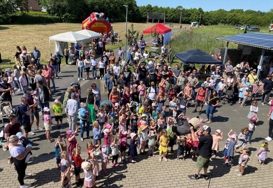 Die Kinderrockband Randale begeistert die zahlreichen Besucherinnen und Besucher beim Tag der offenen Tür. Foto: Kreis Lippe