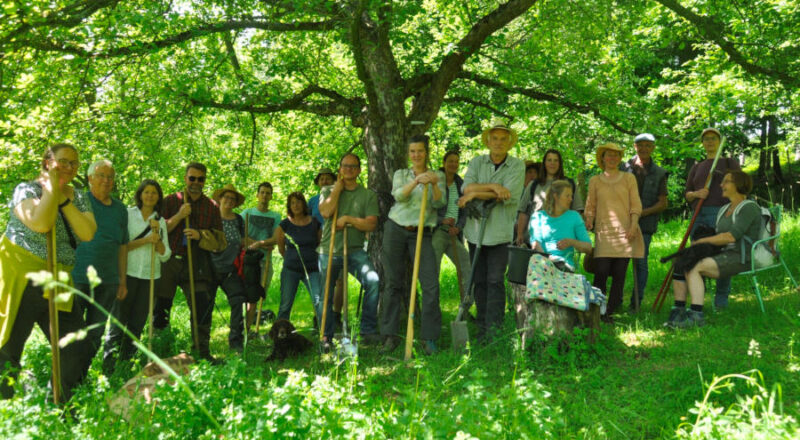 Großes Engagement. Hochmotiviert und mit Leidenschaft waren die 20 frisch gebackenen Obstwiesenpfleger während der sechsmonatigen Fortbildung dabei. Sie verstärken jetzt das Netzwerk „Streuobstwiese“ in Lippe.