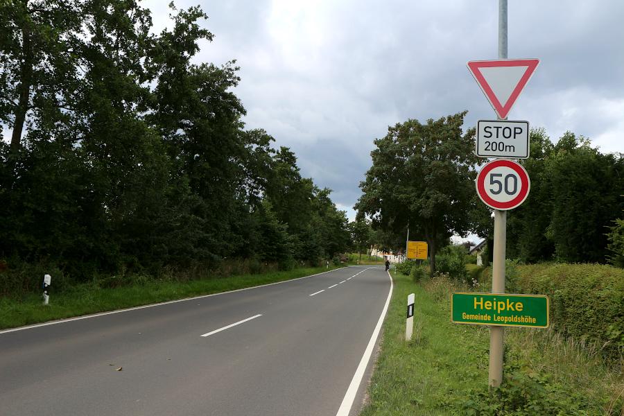 Etwa 800 Meter lang wird der Bürgerradweg auf Leopoldshöher Gebiet sein. Foto: Thomas Dohna