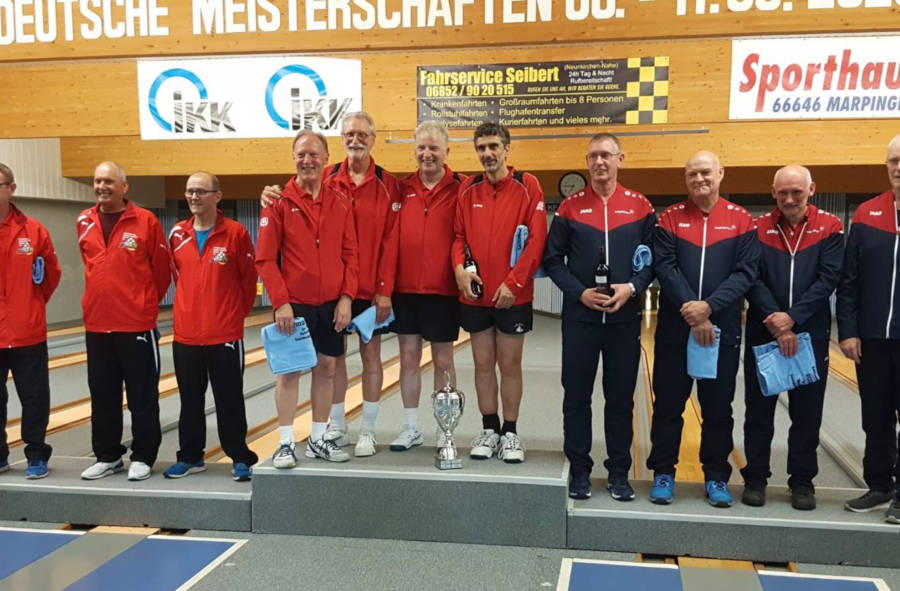 Die Siegermannschaft aus NRW mit Eckard Kopp (5. von links) . Foto: Privat