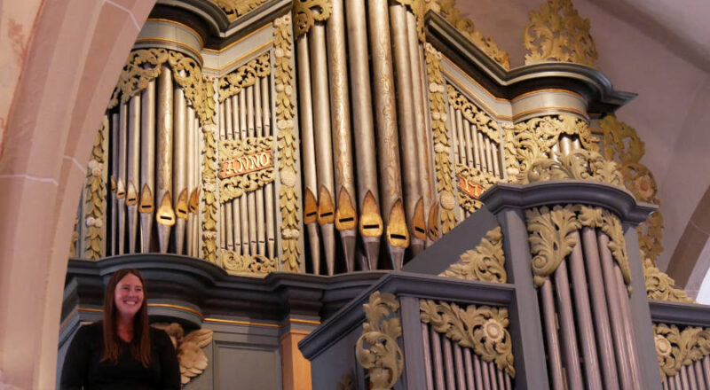 Viel Applaus für die Organistin. Kantorin Lea Marie Lenart bekommt viel Applaus für ihr fulminantes Konzert an der Fincke-Orgel von 1707 in der Marktkirche. Foto: Lippische Landeskirche