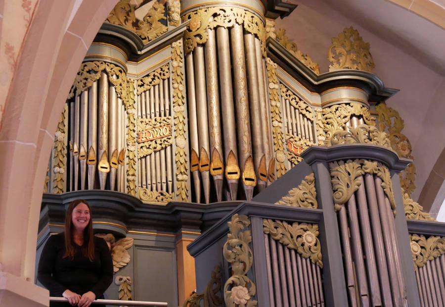 Viel Applaus für die Organistin. Kantorin Lea Marie Lenart bekommt viel Applaus für ihr fulminantes Konzert an der Fincke-Orgel von 1707 in der Marktkirche. Foto: Lippische Landeskirche