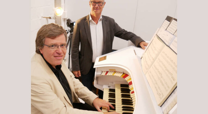 Orgelsommer in Heilig Geist. Gemeindereferent Klaus Junghans und Kantor Gregor Schwarz an der Orgel gestalteten den Ausklang des 15. Lippischen Orgelsommers. Foto: Lippische Landeskirche