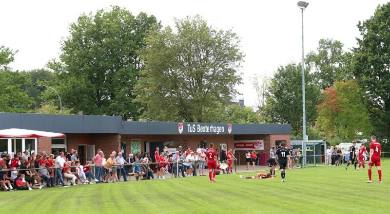 Viele Zuschauer waren zu den Spielen der Herren-Fußballmannschaften gekommen. Foto: Thomas Dohna