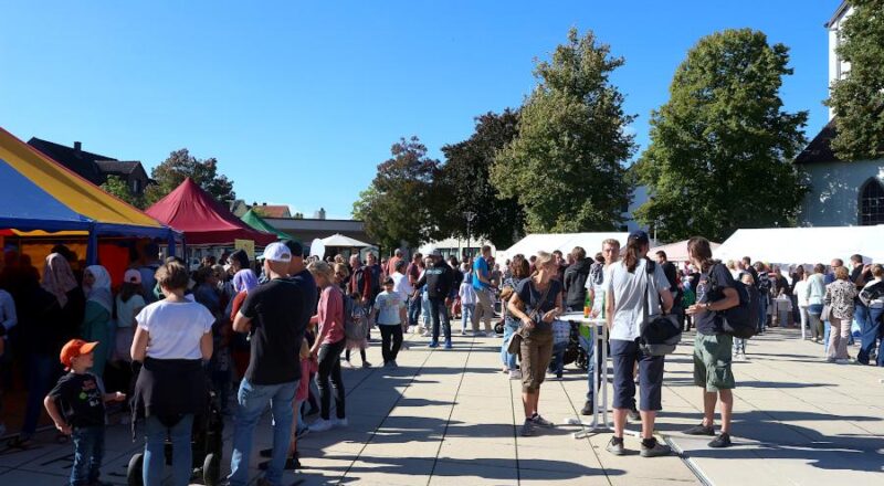 Der Marktplatz war beim Generationenfest im vergangenen Jahr den ganzen Nachmittag gut gefüllt. Archivfoto: Thomas Dohna