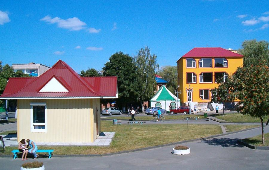 Das Zentrum der westukrainischen Kommune Kostopil. Foto: Serhiy Koshelyev (2008)