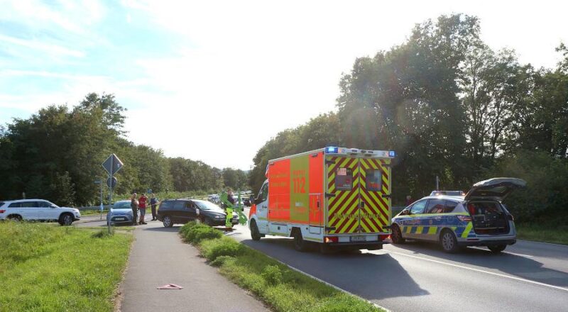 Auf der Hauptstraße in Höhe der Dorfstraße ist ein Autofahrer mit einer Fahrradfahrerin zusammengestoßen. Foto: Edeltraud Dombert