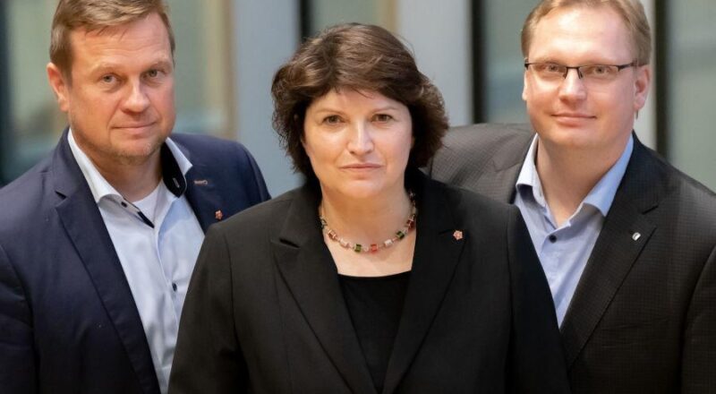 Die lippischen Landtagsabgeordneten (von links) Alexander Baer, Ellen Stock und Dennis Maelzer kritisieren die Vorhaben der Landesregierung, die Landesmittel für Ehrenamtliche im Sport zu kürzen. Foto: SPD/Patrick Bockwinkel