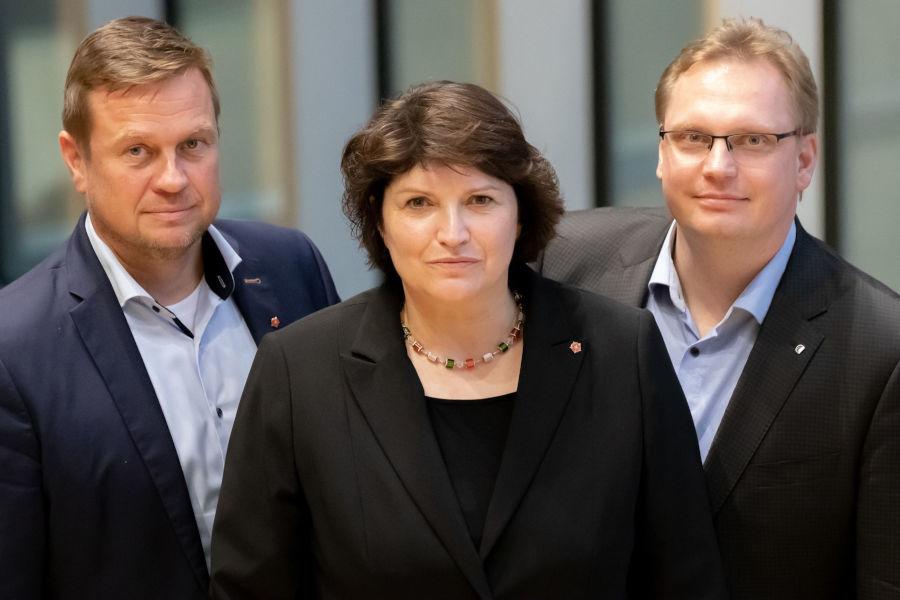 Die lippischen Landtagsabgeordneten (von links) Alexander Baer, Ellen Stock und Dennis Maelzer kritisieren die Vorhaben der Landesregierung, die Landesmittel für Ehrenamtliche im Sport zu kürzen. Foto: SPD/Patrick Bockwinkel