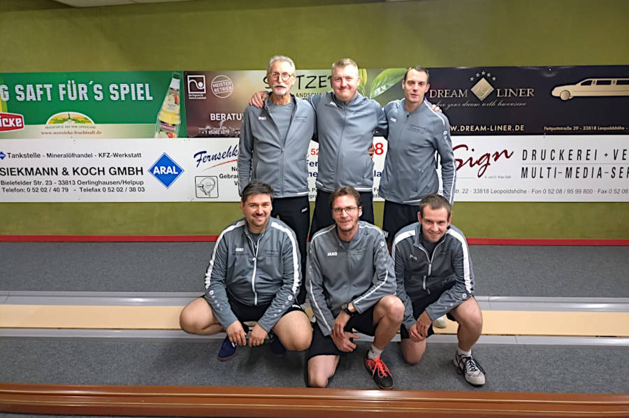 Siegreich an die Spitze der Landesliga: Eckard Kopp, Dennis Siekaup, Nils Hartnack, Maik Aderhold, Björn Brinkmann und Tobias Henke (von links). Foto: Privat