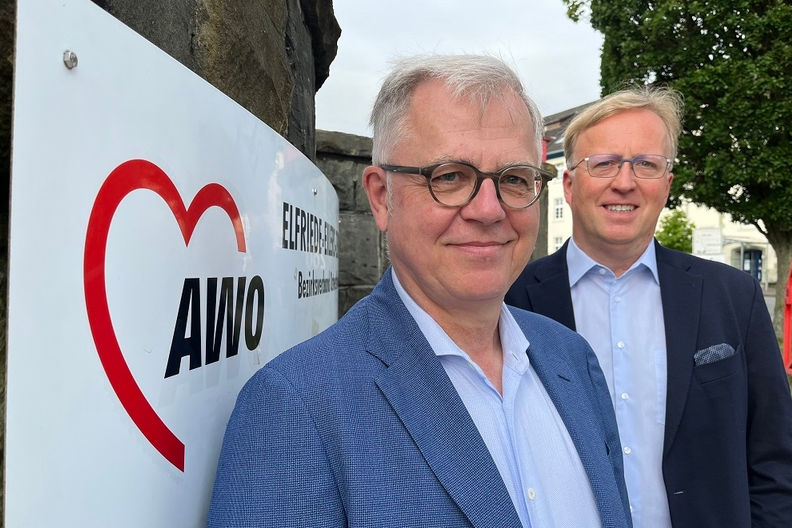 Finanzvorstand Christoph Lützenkirchen und Vorstand Thomas Euler haben beim Amtsgericht Bielefeld für die AWO OWL einen Antrag auf Sanierung in Eigenverantwortung gestellt. Das Foto entstand anlässlich der Vorstellung Lützenkirchens als Interims-Finanzvorstand der AWO OWL. Foto: AWO OWL