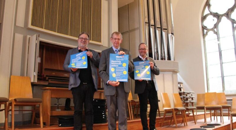 Freuen sich auf das Konzert „Einträchtig beieinander wohnen“ (von links): KMD Johannes Vetter, Pfarrer Maik Fleck und Verbandsvorsteher Jörg Düning-Gast. Foto: LVL