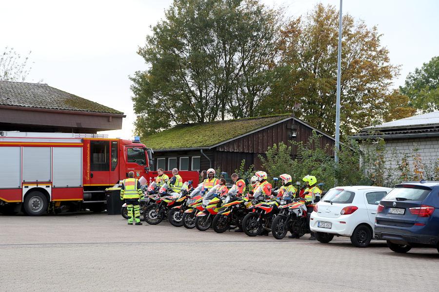 Die "Border-Collies" der Johanniter-Motorradstaffel haben die Meute der Einsatzfahrzeuge sicher zurück nach Leopoldshöhe begleitet. Foto: Edeltraud Dombert