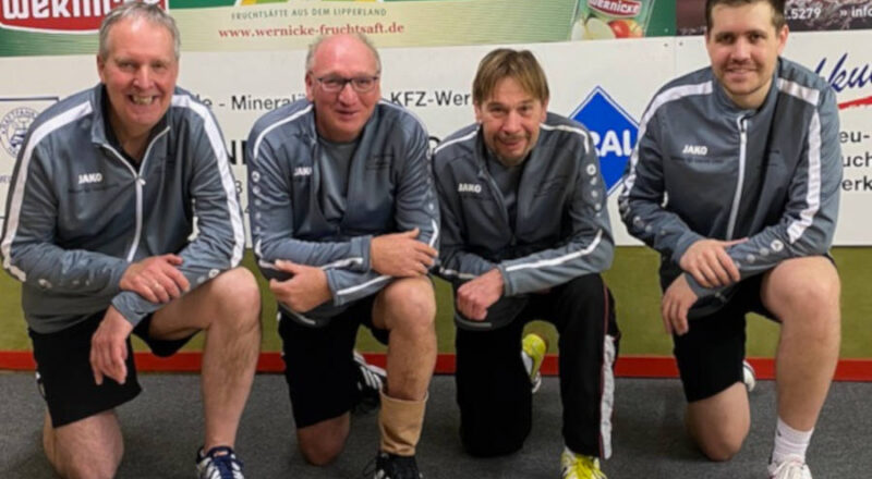 Die zweite Mannschaft mit Manfred Lammert, Jürgen Wiebusch, Udo Buchwald und Marvin Lammert (von links) wahrte ihre Aufstiegschancen. Foto: Privat