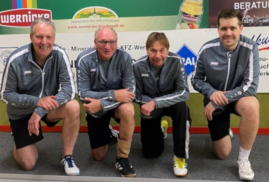 Die zweite Mannschaft mit Manfred Lammert, Jürgen Wiebusch, Udo Buchwald und Marvin Lammert (von links) wahrte ihre Aufstiegschancen. Foto: Privat