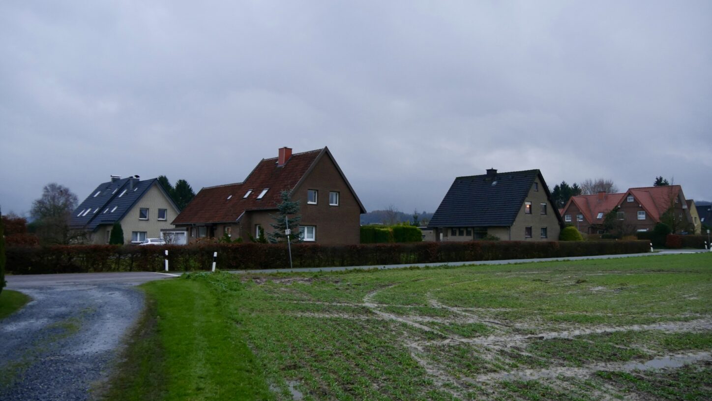 Hier am Kastanienweg sollen Grundstücke nachverdichtet werden. Foto: Lisa Windolph