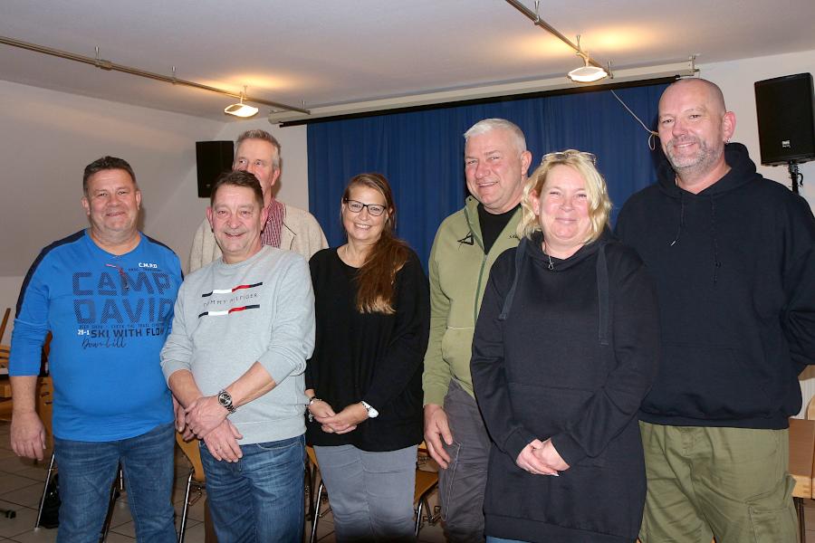 Lutz Hoena, Stefan Barthelmeus, Michael Bartsch und Cornelia Schröder (von links) sind der neue alte Vorstand des Vereins Cup der guten Hoffnung. Ernst und Petra Relzow gehören zu den aktivsten Spendern. Michael Schröder ist Kassenprüfer. Foto: Thomas Dohna