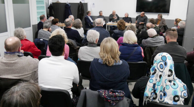 Im Gespräch. Mit Dieter Bökemeier, Josef Kalasch, Bülent Yilmaz, Matitjahu Kellig, Nihat Köse und Winfried Neumann (von links). Foto: Lippische Landeskirche