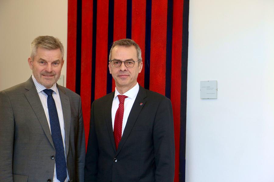 Die Bürgermeister Dirk Becker (Oerlinghausen) und Jörg Bierwirth (Schieder-Schwalenberg) sind Sprecher der lippischen Bürgermeister. Die lehnen den geplanten Haushalt des Kreises ab. Foto: Thomas Dohna