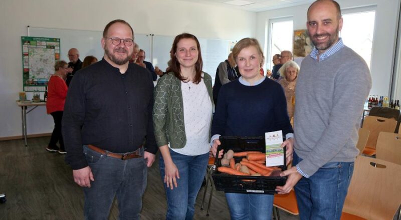 Die Sprecher des grünen Ortsverbandes Andreas Puchert (links) und Susann Tschirschke hatten Wiebe Brinkmann-Roitsch und Nils Roitsch zum Neujahrsempfang von Bündnis 90 / Die Grünen eingeladen. Foto: Thomas Dohna