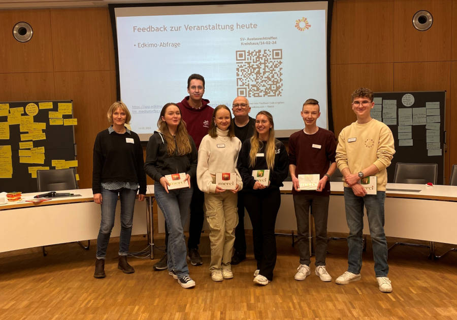 Sorgten für den nötigen Input der Veranstaltung (von links): Tanja Marschner (SystEx), Besiana Jakupi, André Kahle, Leara Piening (Leopoldinum), Dr. Frank Oliver Klute (Kommunales Integrationszentrum), Celina Kunze, Cedric Piontek und Maximilian Linden (alle Leopoldinum). Foto: Kreis Lippe