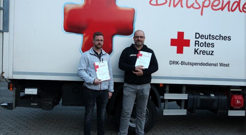 Stefan Bleck (links) und Michael Bartsch haben 25 Mal Blut gespendet. Foto: Edeltraud Dombert