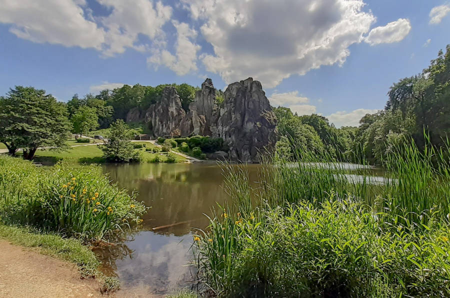 Die Externsteine – für viele Menschen ein ganz besonderer Kraftort. Foto: LVL