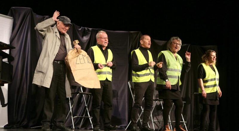 Birger Hausmann, Peter Reinhold, Martin Janke, Kirsten Gerlhof und Annika Hus singen von Zement. Foto: Thomas Dohna