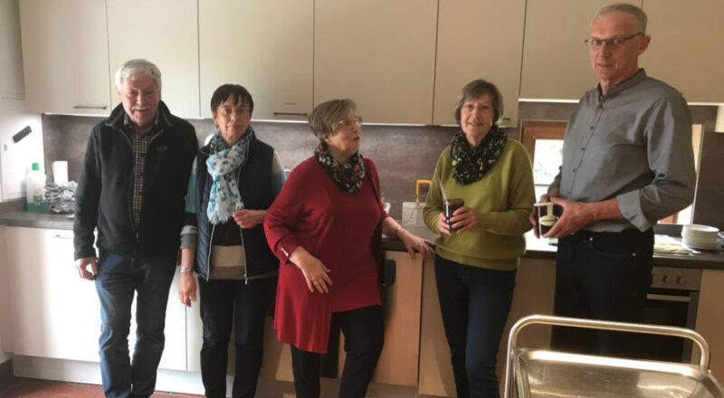 Startklar zum Pickertessen: Das "Serviceteam des Heimatvereins rund um Küchenchef Bernd Hoffmann" (rechts) organisiert das Pickertessen auf dem Heimathof. Foto: Privat