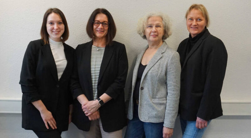 Die Standesbeamtinnen Vanessa Klemke, Daniela Sampieri, Margarete Kaempfert (von links)und Kerstin Rußkaup, die für die Rentenberatung zuständig ist, ziehen aus dem Rathaus in neue Räume an der Herforder Straße 18a. Foto: Gemeinde Leopoldshöhe