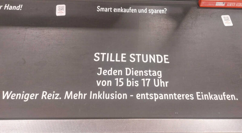 Kundinnen und Kunden erhalten im Laden bereits einen Hinweis auf die „Stille Stunde“ auf dem Kassenband. Foto: Kreis Lippe