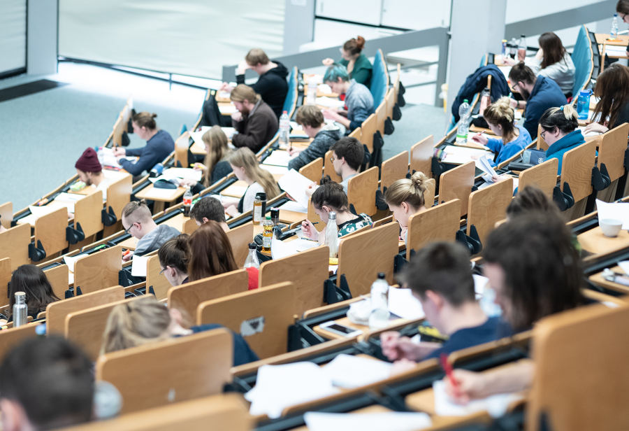 Die Studierenden der TH OWL bescheinigen ihrer Hochschule beste Studienbedingungen. Foto: TH OWL