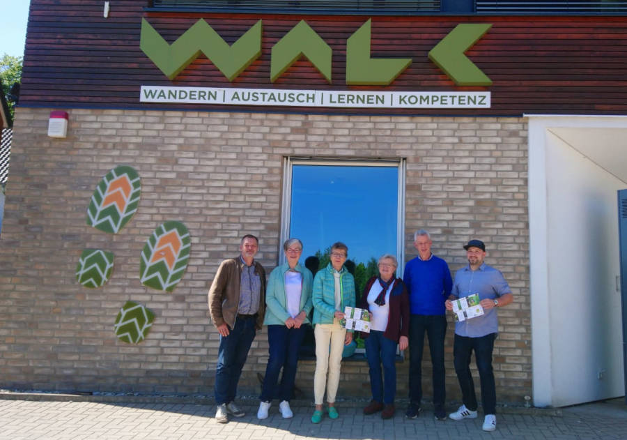 Oliver Siekmann, Dietlind Löhnert, Brigitte Scheuer, Barbara Brockmann, Klaus Sunkovsky und Lukas Noke (von links) sind die Organisatoren der Westlippischen Wandertouren 2024. Foto: Privat