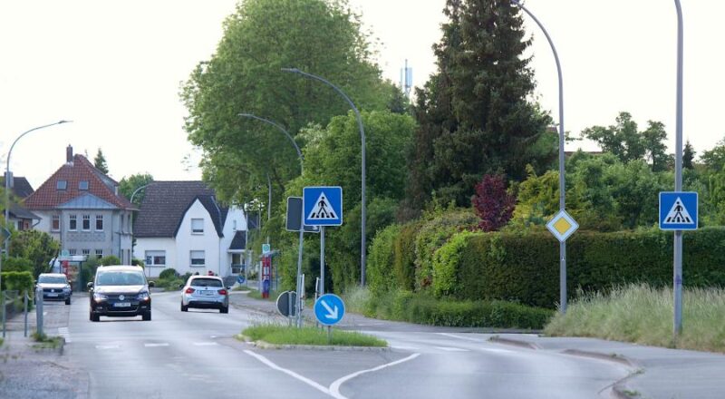 Der Fußgängerübergang auf der Herforder Straße in Höhe des Friedhofsweges soll sicherer werden. Foto: Thomas Dohna