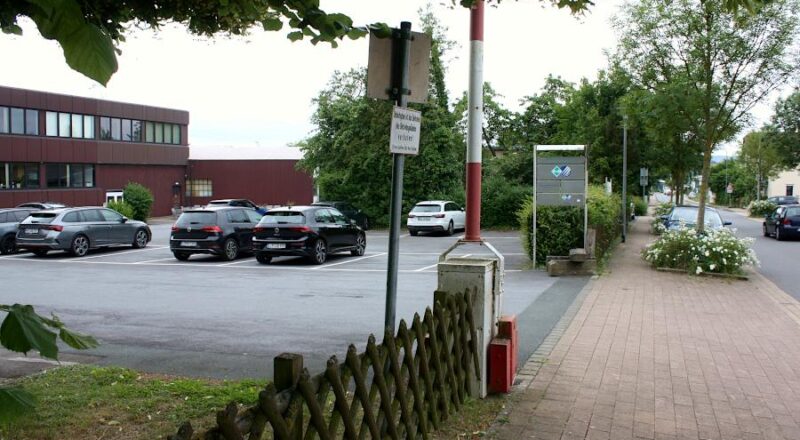 Von der Hauptstraße aus soll der neue Lebensmittelmarkt zu Fuß und mit dem Fahrrad erreichbar sein. Foto: Thomas Dohna