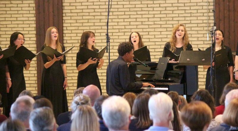 Der Chor "Bel Canto Singers" war in der Kirche der Mennoniten Gemeinde Bechterdissen zu Gast. Foto: Thomas Dohna