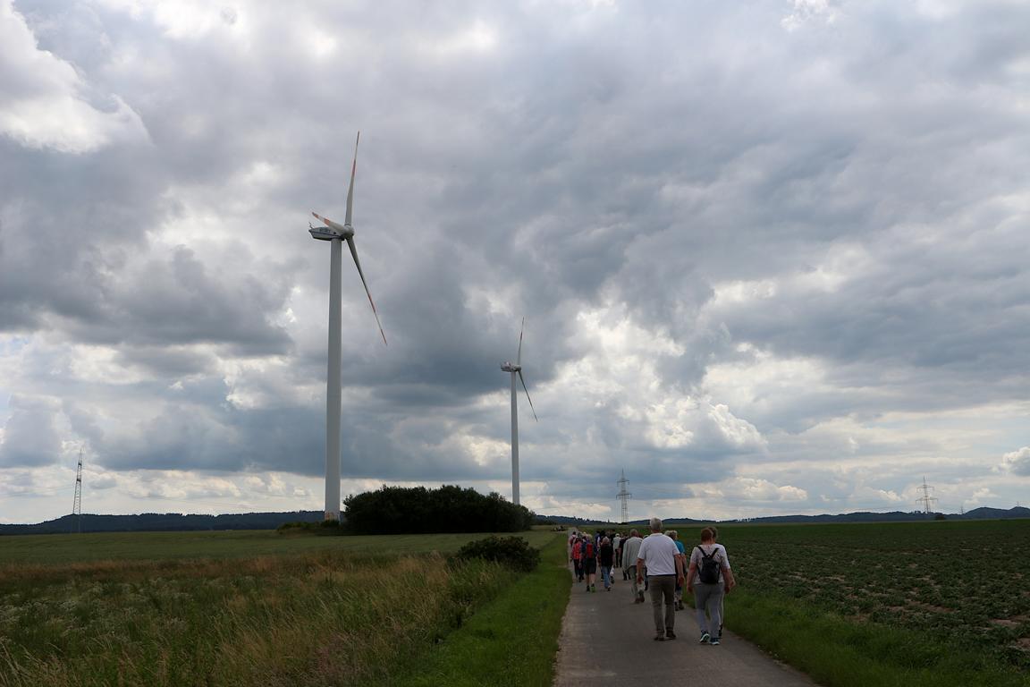 Zu den Windrädern auf dem Lehagen in Greste sollen im Norden der Gemeinde weitere Windenergieanlagen kommen. Foto: Thomas Dohna