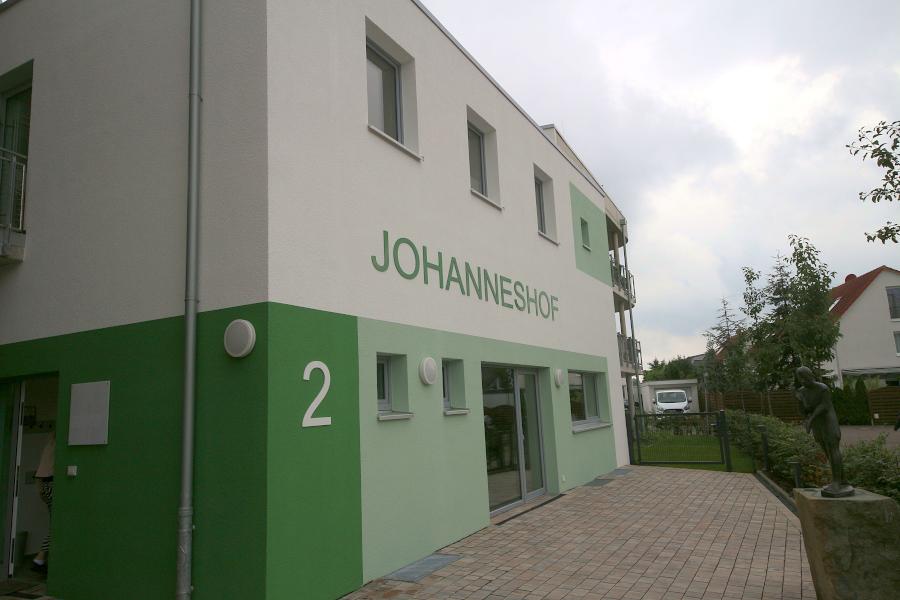 Der Eingang des Johanneshofes ist schlicht gestaltet. Foto: Thomas Dohna