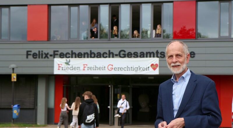 In wenigen Tagen geht Manfred Kurtz, Leiter der Felix-Fechenbach-Gesamtschule, in den Ruhestand. foto: Thomas Dohna