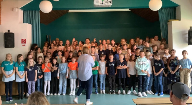 In einer Feierstunde wurden die Viertklässler der Grundschule Asemissen verabschiedet. Foto: Privat