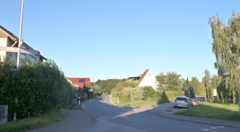 An dieser Kreuzung möchte ein Bürger einen Verkehrsspiegel haben, um die Verkehrssicherheit zu erhöhen. Foto: Thomas Dohna