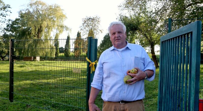 Hermann Graf von der Schulenburg lädt zum Obstpflücken auf Gut Hovedissen ein. Foto: Thomas Dohna