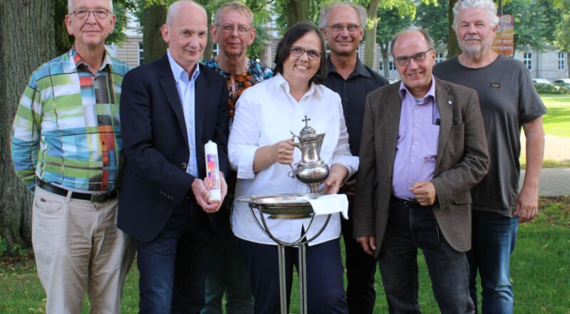Freuen sich auf das Tauffest im Kaiser-Wilhelm-Park: Burkhard Krebber, Lars Kirchhof, Dr. Maik Fleck, Juliane Arndt, Dr. Dr. Markus Jacobs, Günter Loos und Jacob Wiebe (von links). Foto: Lippische Landeskirche
