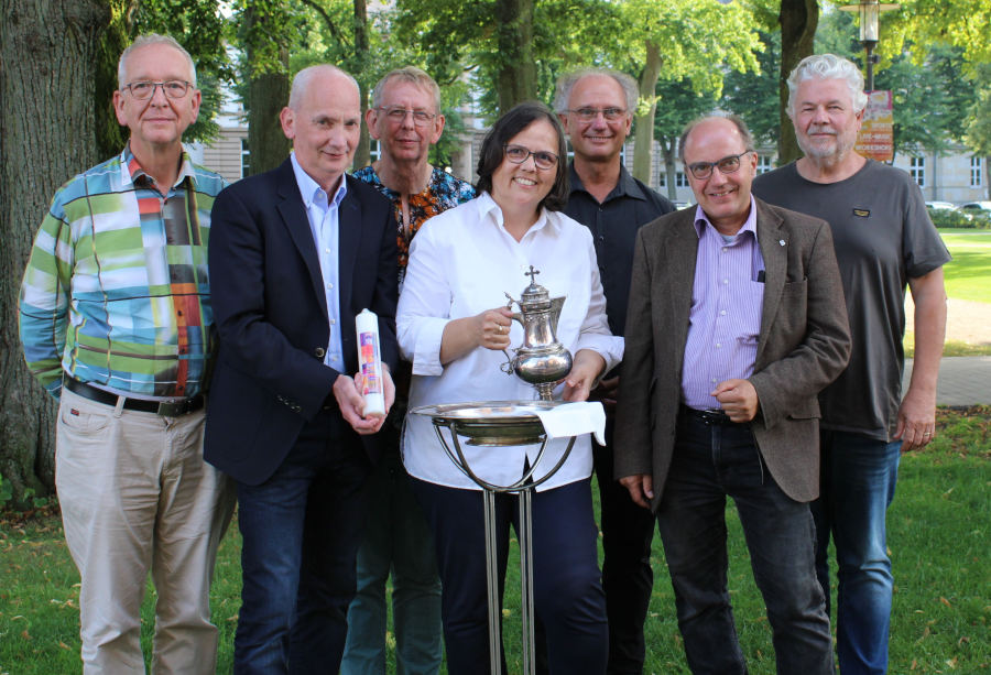 Freuen sich auf das Tauffest im Kaiser-Wilhelm-Park: Burkhard Krebber, Lars Kirchhof, Dr. Maik Fleck, Juliane Arndt, Dr. Dr. Markus Jacobs, Günter Loos und Jacob Wiebe (von links). Foto: Lippische Landeskirche