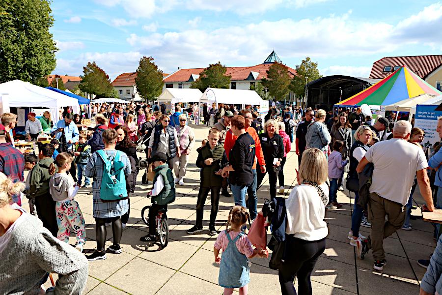 Der Marktplatz war gut gefüllt. Foto: Thomas Dohna