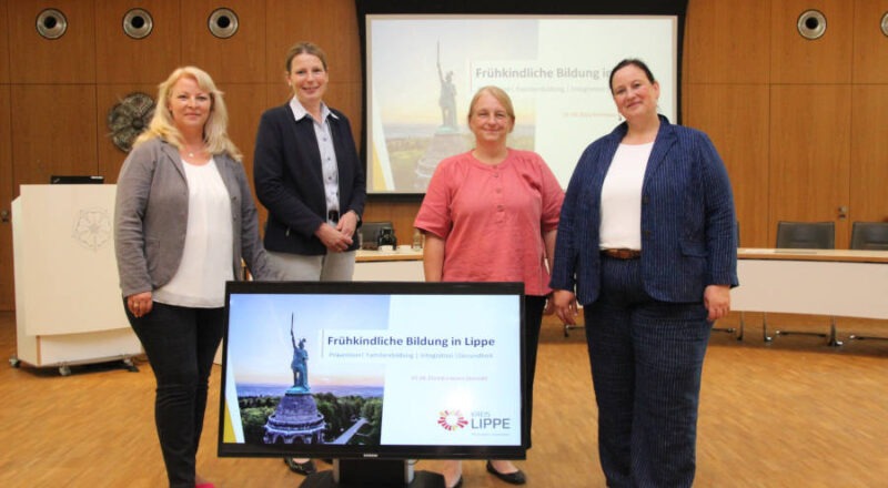 Haben die Sitzung des Arbeitskreises „Frühkindliche Bildung“ mit gestaltet (von links): Margit Monika Hahn, Dr. Kerstin Ahaus und Britta Grebe (alle Kreis Lippe) sowie Saskia van Oosterum (Drogenberatung in Lippe e.V.). Foto: Kreis Lippe