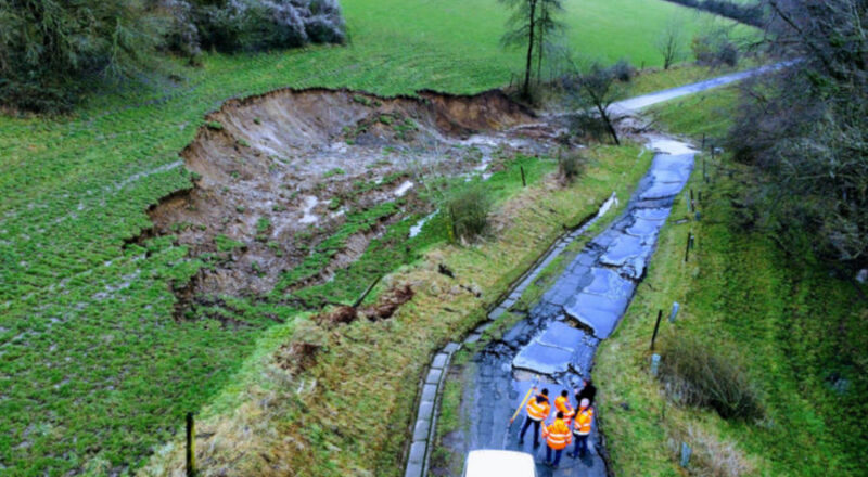 Auf den Bielefelder „Bergstraßen“ (hier der Gräfinghagener Straße) kam es zu gravierenden Straßenschäden. Die Sanierungen schreiten voran. Foto: Stadt Bielefeld